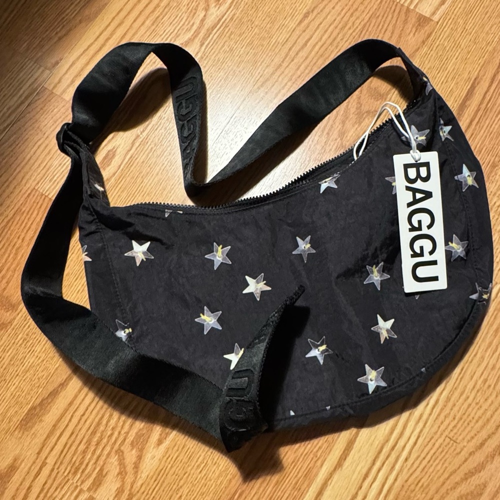 BNWT Baggu Medium Nylon Crescent Bag in STARS